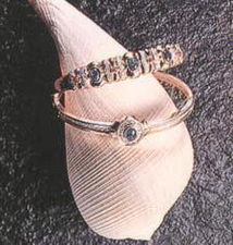 紅藍(lán)寶石鑲嵌首飾 手鐲圖片,紅藍(lán)寶石鑲嵌首飾 手鐲高清圖片 福建省珠寶首飾進(jìn)出口公司,